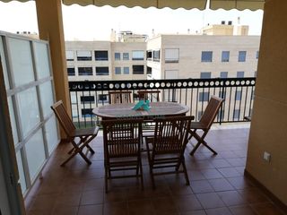 Rent Flat in Canet d´en Berenguer. Apartamento con piscina en playa de canet