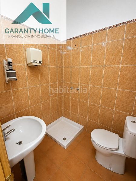 Foto f5c7b26d-374d-436e-b97e-031e0730f21d. Alquiler local comercial  con gran escaparate y zona de paso en Martos