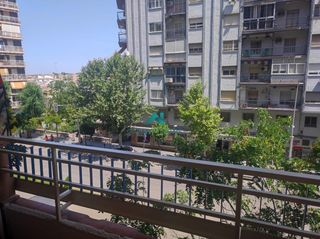 Affitto Appartamento in Hospital. Piso de alquiler estudiantes en avenida andalucía con terraza y