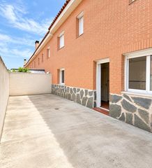 Maison jumelée à Quismondo. Adosado en quismondo