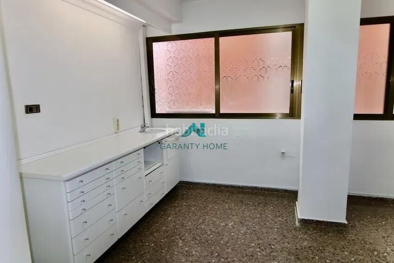 Foto e13eface-ce1d-4b7f-9a35-0a5e94bb611e. Local comercial local acondicionado como clínica dental o en Sagunt