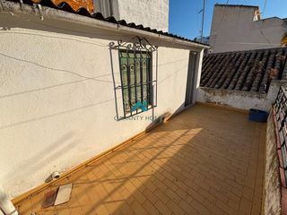 Maison à Torredelcampo. Casa en el centro de torredelcampo con terraza y patio