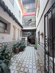 Edifici a Casco Histórico. Edificio de uso mixto en casco histórico en toledo