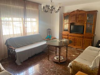 Miete Etagenwohnung in Hospital. Piso en zona hospital para estudiantes con amplitud y gran lumin