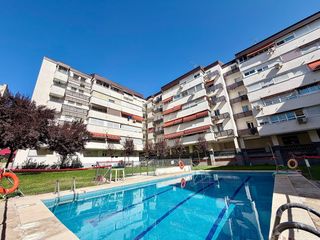 Appartamento  Avenida avenida san pablo. Piso con garaje, trastero y piscina en urbanización privada  cos