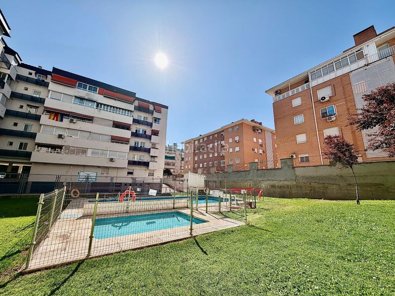 Foto aa79b82d-a390-428f-bb8d-3553835a6a86. Pis amb calefacció aparcament piscina a Estación Coslada