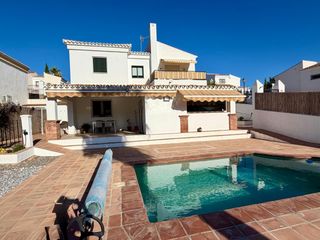 Chalet  Calle buenavista. Exclusivo chalet a la venta en puente don manuel  alcaucin