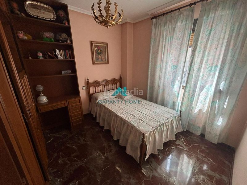 Foto 18be833a-af1b-4ecc-8994-d337b0b8ec56. Edificio  junto al parque con tres viviendas en Torredonjimeno