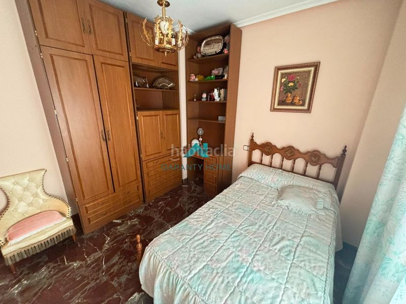 Foto d811b337-b008-479e-a04c-55f0dcb8099d. Edificio  junto al parque con tres viviendas en Torredonjimeno