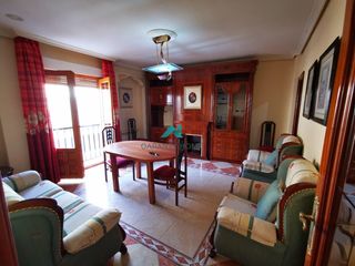 Flat in Torredonjimeno. Piso en torredonjimeno junto al parque con amplitud y luz natura