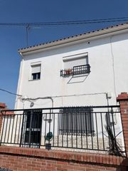 Maison à Pantoja. Casa dividida en 2 pisos en pantoja