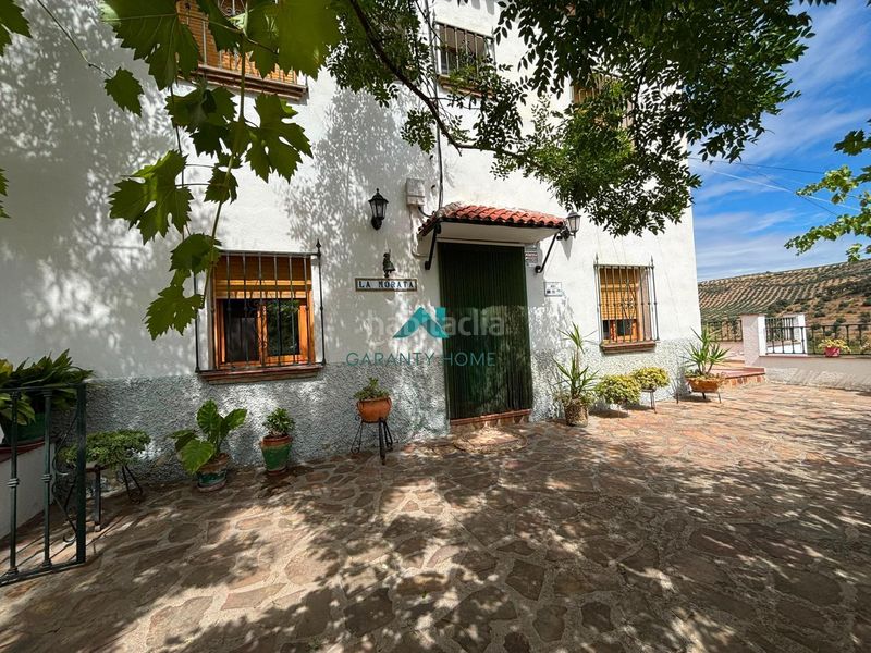 Foto 3668abd5-9526-4393-a25b-f84873fe05eb. Casa amb aparcament a Martos