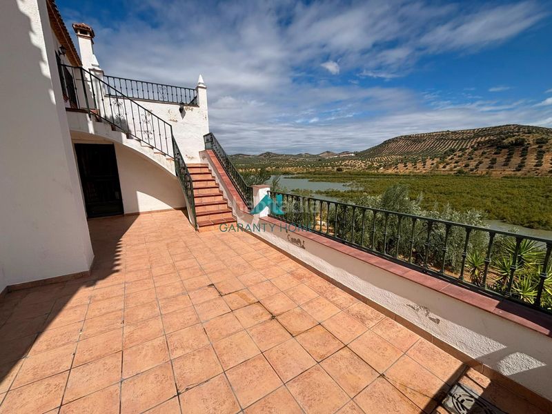 Foto 8c22fef1-4362-4e16-af96-8e4ff5e69689. Casa amb aparcament a Martos