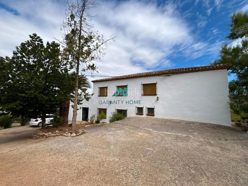 Foto ab09dc5e-b31b-4d30-bbd0-1ce4ca356283. Casa amb aparcament a Martos