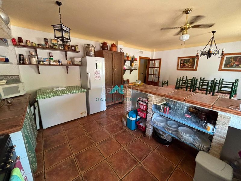 Foto b4e89a63-d36a-4598-8a74-54330a5debe4. Casa amb aparcament a Martos