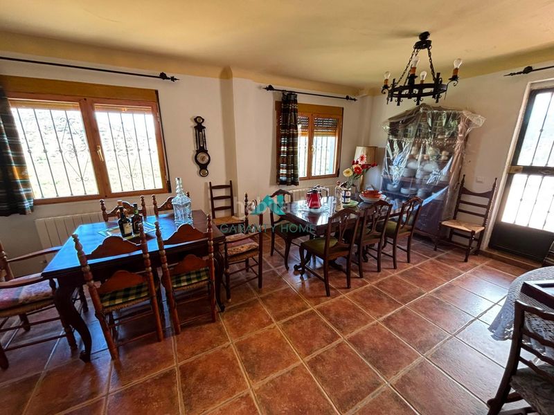 Foto e614e8e8-12b7-4a52-a508-2d815c987dcd. Casa amb aparcament a Martos