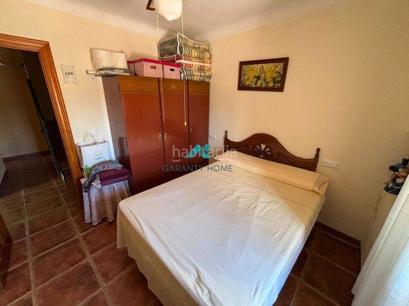 Foto fd5b2237-4259-4ea5-97f3-13df96a5ec27. Casa amb aparcament a Martos