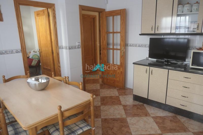 Foto e995ecce-415f-49af-90fe-a457488162fe. Casa amb calefacció aparcament a Martos