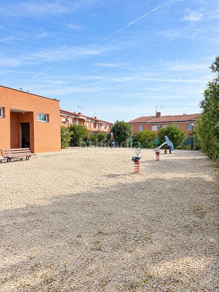 Foto 1b3e6167-3c41-4264-b988-ee1d5ff24ff9. Reihenhaus mit parking pool in Hormigos