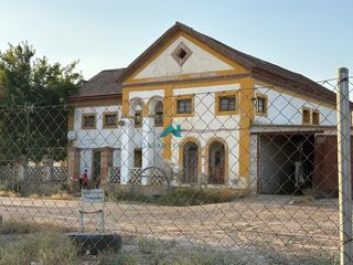 Casa a Andújar. Casa de campo en andújar con terreno exterior, porche y garaje