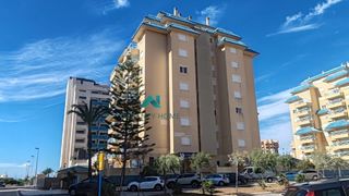 Apartment in Tomás Maestre. Apartamento de 1 dormitorio con terraza, piscina y parking en la