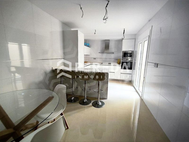 Foto 1531d182-d457-436c-87ba-2689c67c6b71. Casa amb aparcament a puebla de Vícar Vícar