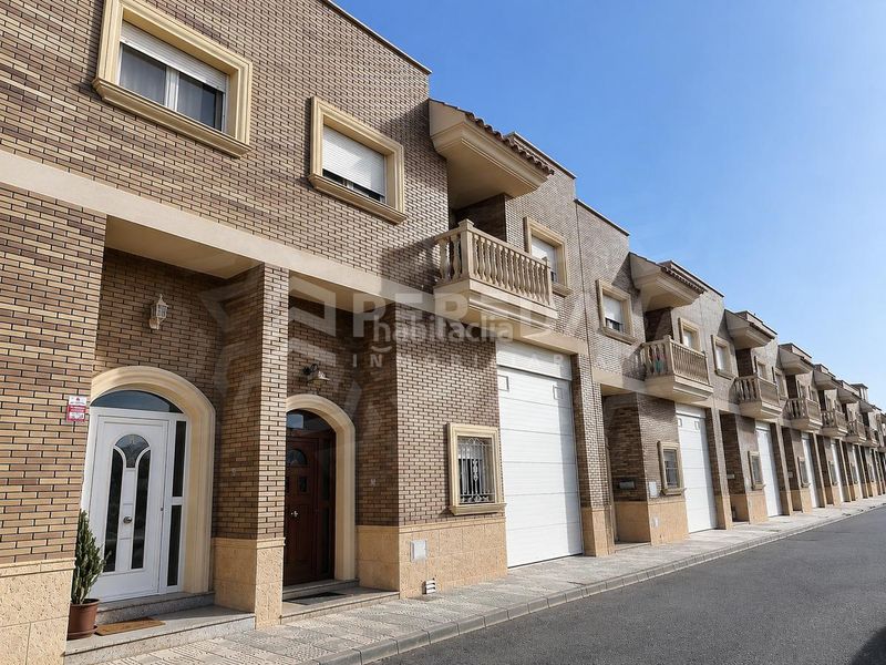 Foto 610a83b8-77d3-41a1-9fef-3210fc6f50f8. Casa amb aparcament a puebla de Vícar Vícar