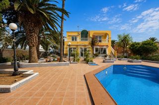 Xalet  Avenida entremares (u). Gran chalet independiente con excelente ubicación