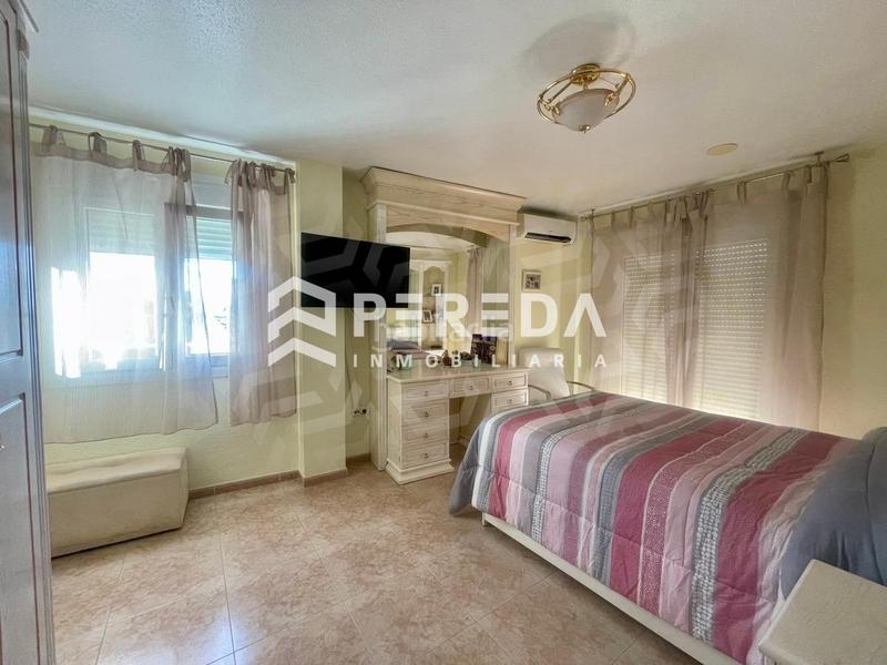 Foto 3d3a0c01-1440-4fcb-ac41-e230f3a1ddd6. Casa amplia vivienda unifamiliar sobre local !! en Roquetas de Mar