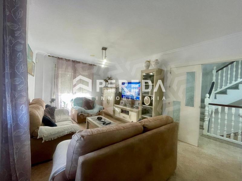 Foto b2aada7f-895f-49a2-ab8f-8fa3ea4ca474. Casa amplia vivienda unifamiliar sobre local !! en Roquetas de Mar