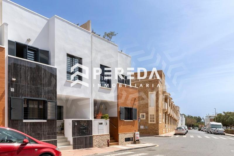 Foto 17c2c5df-13a6-4a5c-ae9b-06dfeea69c80. Casa con parcheggio in Aguadulce Sur Roquetas de Mar