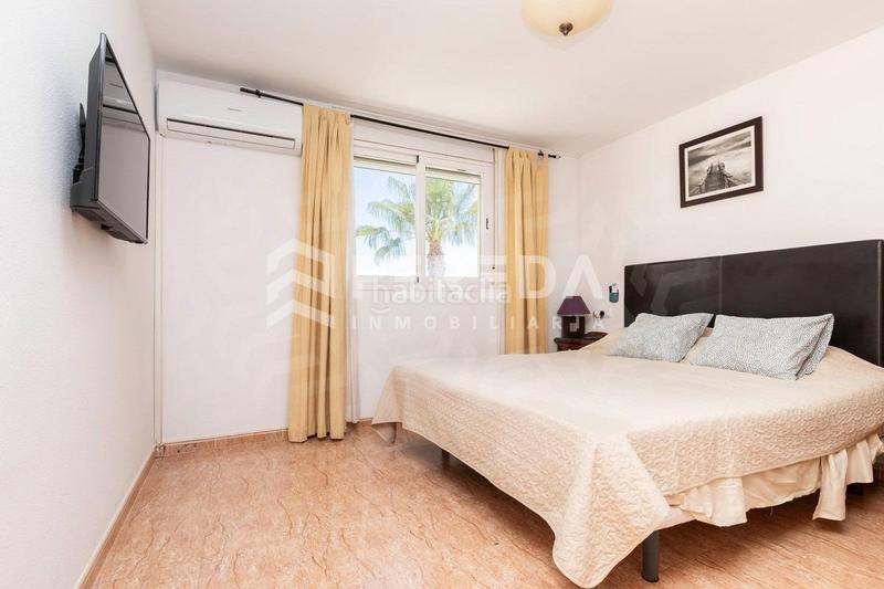 Foto 486fd895-e4ca-4fe0-8f86-ac588cc36907. Apartament amb piscina a El Puerto - La Romanilla Roquetas de Mar