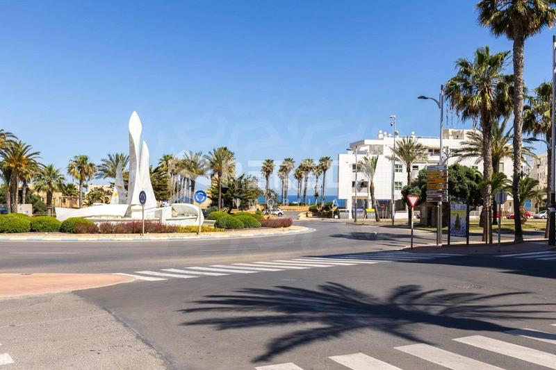 Foto b4ba2498-619a-48b0-9cc5-bc062af9267f. Apartament amb piscina a El Puerto - La Romanilla Roquetas de Mar