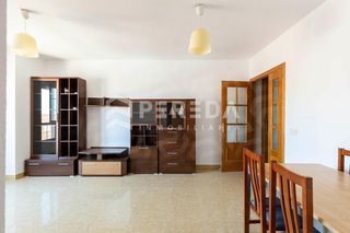 Pis  Avenida rey juan carlos(r). Amplio y cómodo piso de 3 dormitorios , 2 baños y garaje en aven