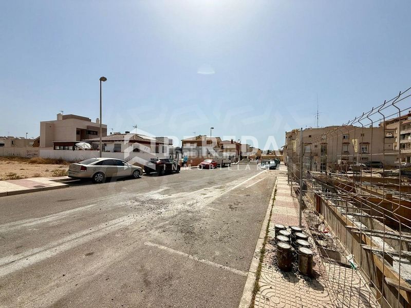 Foto 996f4a8d-fe5d-4c0e-933e-e952a18f474e. Casa amb aparcament a El Sabinar-Urbanizaciones-Las Marinas-Playa Serena Roquetas de Mar