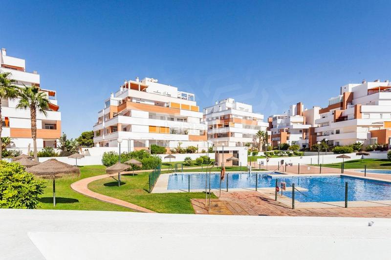 Foto 814ed6bc-99f4-44e0-bbbe-4aff3dd3ca60. Piccolo appartamento con parcheggio piscina in El Sabinar-Urbanizaciones-Las Marinas-Playa Serena Roquetas de Mar