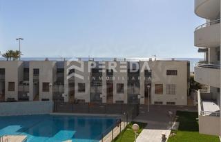 Pis  Avenida mariano hernandez. Amplio piso con vistas al mar en primera línea de playa