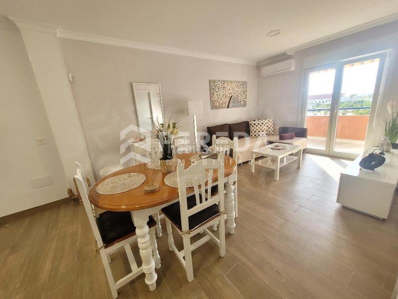 Foto cff00ba3-3058-4833-931e-76a26d7df484. Piccolo appartamento con parcheggio in Roquetas pueblo Roquetas de Mar