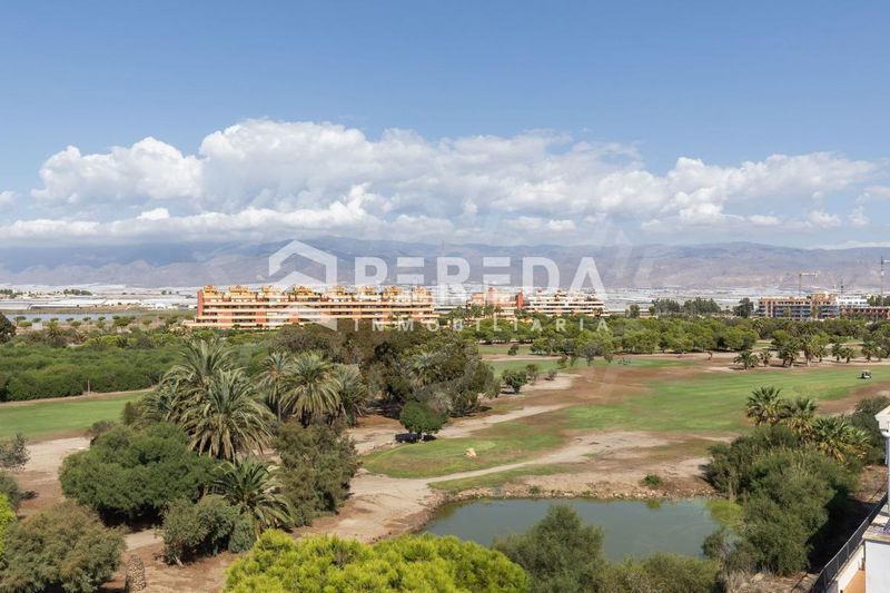 Foto b5f88453-5ca0-4eb7-b1ab-9e3b824ba428. Ático impresionante ático en el complejo agua serena, 2ª línea de playa en Roquetas de Mar