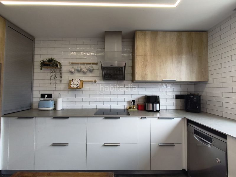 Foto d31fc308-a843-49b6-89bd-16db8667a236. Duplex in Calella