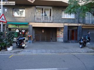 Aparcament cotxe  Calle olesa. C olesa 22 frente bon preu plaza de aparcamiento para coche