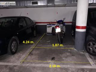 Car parking in Passeig fabra i puig