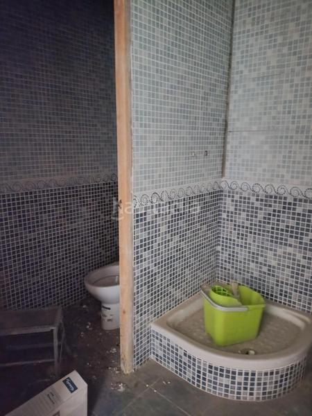 Foto c4a6c99f-4b3e-47fc-b82b-02288e8b85ff. Alquiler local comercial local o almacén en alquiler en carrer lluc ! para reformar en Barcelona