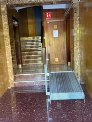 Rez-de-chaussée  Felip ii. Oportunidad en carrer felip ii! planta baja exterior, luminosa y