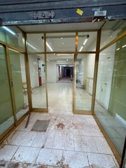 Lloguer Local Comercial  Calle d'arnau d'oms. Excelente local comercial de 130m2 junto a paseo fabra i puig!