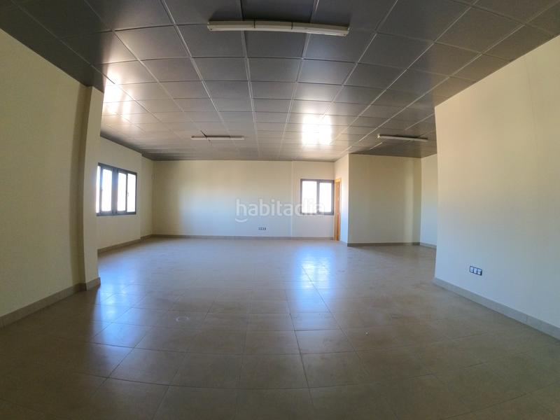 Foto ddf6d3bd-1056-4ae3-8344-6efb18e846d5. Oficina  en edificio torrelaguna de el ejido en Ejido (El)