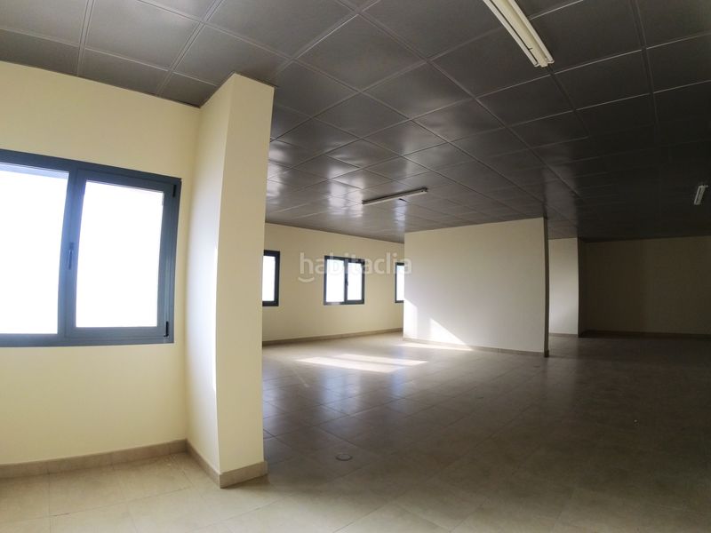 Foto b0686b7f-5691-4ff3-8060-d0c1950ff75e. Office space in n-340a 462 in Pabellón - Estación - El Corte Inglés Ejido (El)