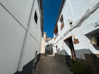 Casa aparellada  Calle la cruz. Casa de pueblo en yegen