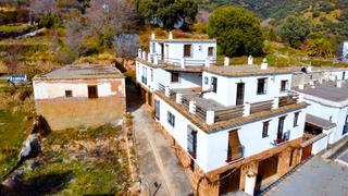 Edifici  Calle cipres alto. Edificio de 3 viviendas rurales en juviles
