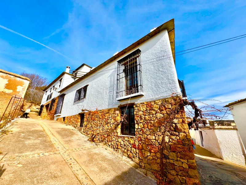 Foto 340f6517-59a5-4412-b56c-01449fbf6496. Edificio  de 3 viviendas rurales en Juviles